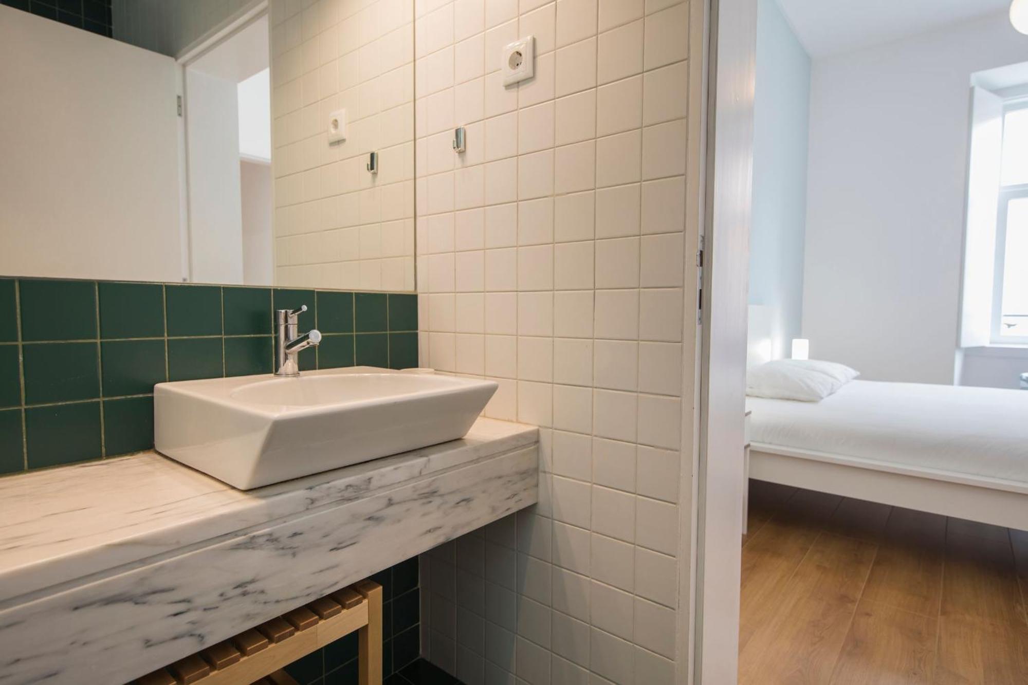 Sunny 3Bdr Apartment In Graca By Lovelystay Лиссабон Экстерьер фото