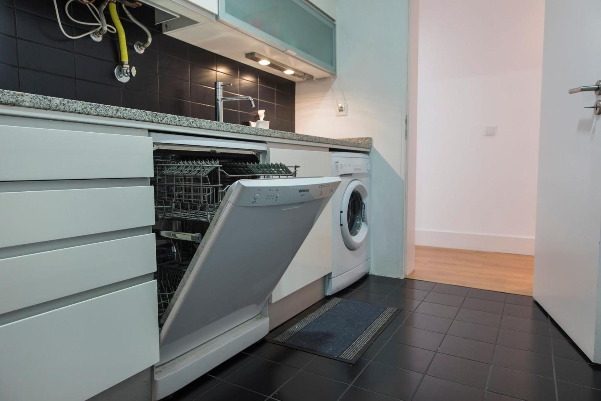 Sunny 3Bdr Apartment In Graca By Lovelystay Лиссабон Экстерьер фото
