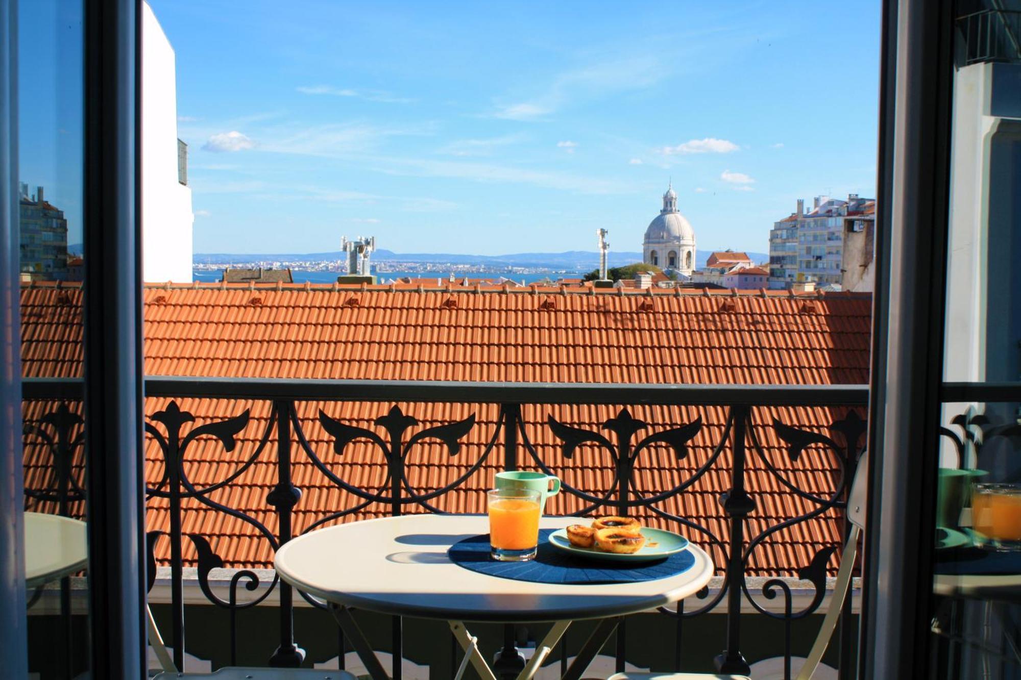 Sunny 3Bdr Apartment In Graca By Lovelystay Лиссабон Экстерьер фото